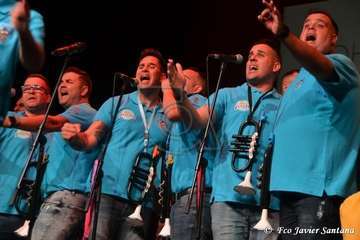 Presentación con éxito de la murga teldense Las Golisnionas (Foto Francisco Javier Santana)